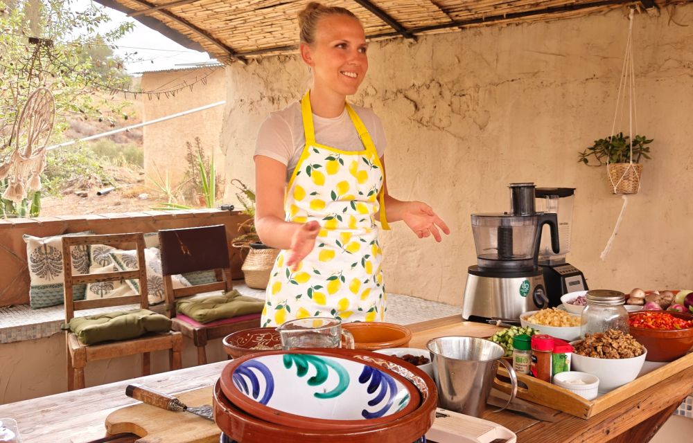 Reelyka preparing food during a workshop